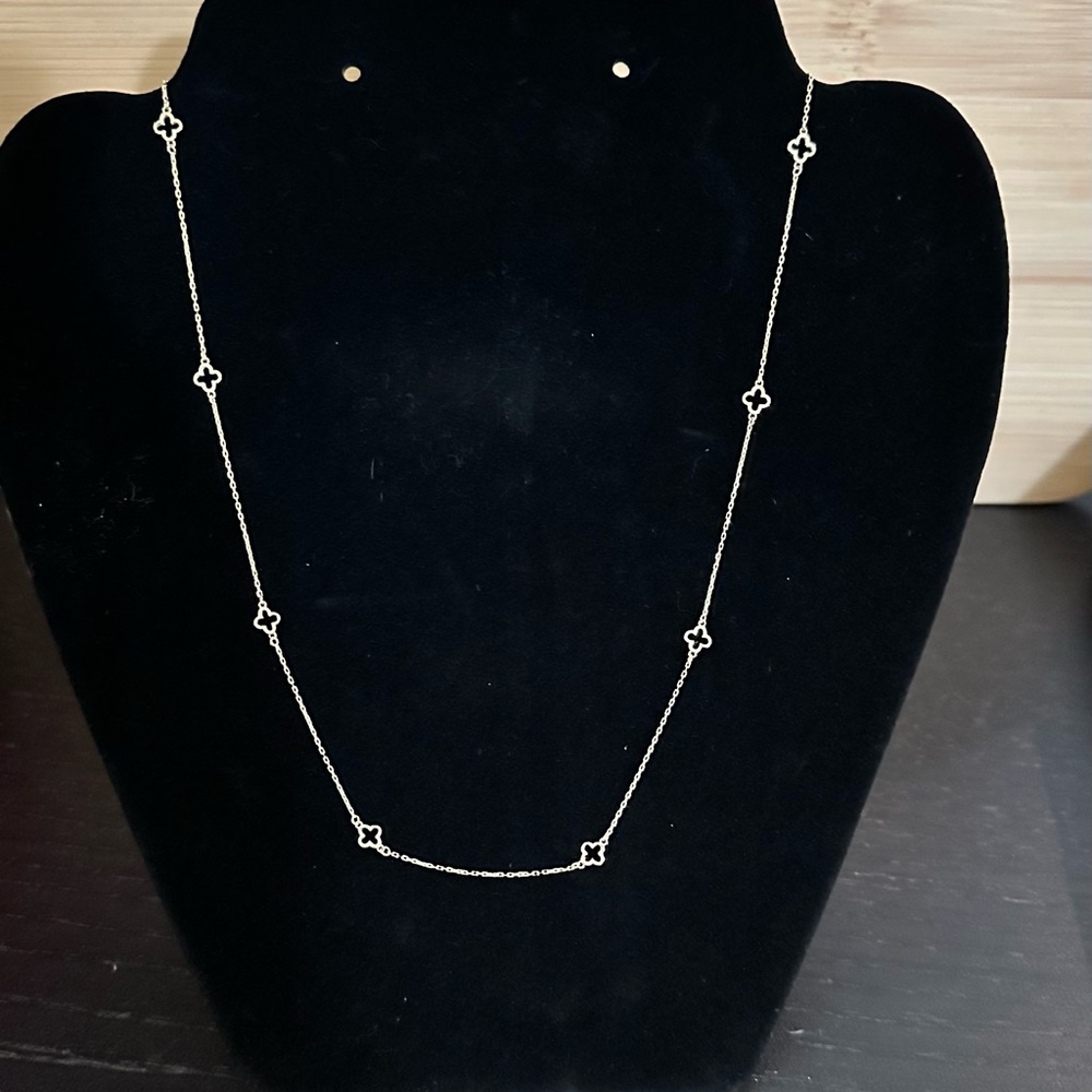 NWOT 14k Yellow Gold Dainty Clover Flower Station Necklace (18 inch)
